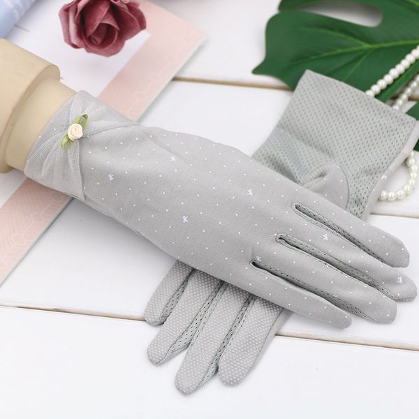 women' summer breathable anti-slip gloves thin spring elasticity short pure cotton touch screen driving sun-resistant gloves, Blue;gray
women' summer breathable anti-slip gloves thin spring elasticity short pure cotton touch screen driving sun-resistant gloves, Blue;gray