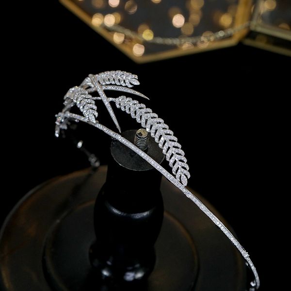 glittering wedding hair accessories bride mai spike royal princess crystal 3a cz headband fashion simple engagement tiaras crown mx200720, White;golden
glittering wedding hair accessories bride mai spike royal princess crystal 3a cz headband fashion simple engagement tiaras crown mx200720, White;golden