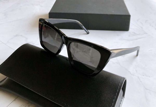 ins sunwear tortoiseshell fashion evidence sunglasses retro vintage men designer full framecat eye eyeglass women with package s, White;black
ins sunwear tortoiseshell fashion evidence sunglasses retro vintage men designer full framecat eye eyeglass women with package s, White;black