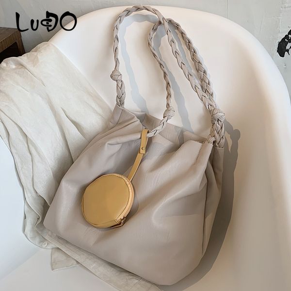 summer large-capacity bag women's bag 2020 new fashion soft pu leather shoulder armpit bags portable tote handbag and purses
summer large-capacity bag women's bag 2020 new fashion soft pu leather shoulder armpit bags portable tote handbag and purses