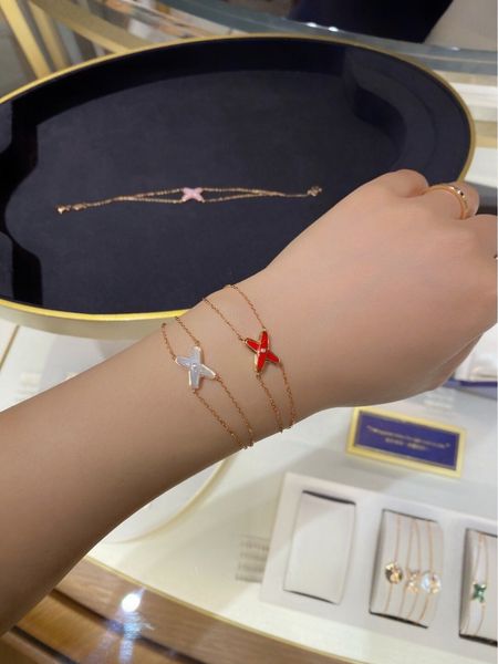 2020 new cross bracelet temperament elegant fashion baitai high-end quality using natural white shell powder crystal, Golden;silver
2020 new cross bracelet temperament elegant fashion baitai high-end quality using natural white shell powder crystal, Golden;silver