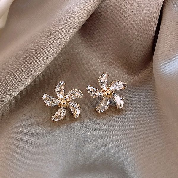 new cute simple zircon flower stud earrings for women students elegant fashion crystal jewelry fashion oorbellen, Golden;silver
new cute simple zircon flower stud earrings for women students elegant fashion crystal jewelry fashion oorbellen, Golden;silver