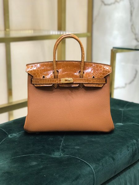 factory wholesale latest original brown design purse 25cm ,crocodile+togo skin fully handmade with wax thread,fast delivery
factory wholesale latest original brown design purse 25cm ,crocodile+togo skin fully handmade with wax thread,fast delivery