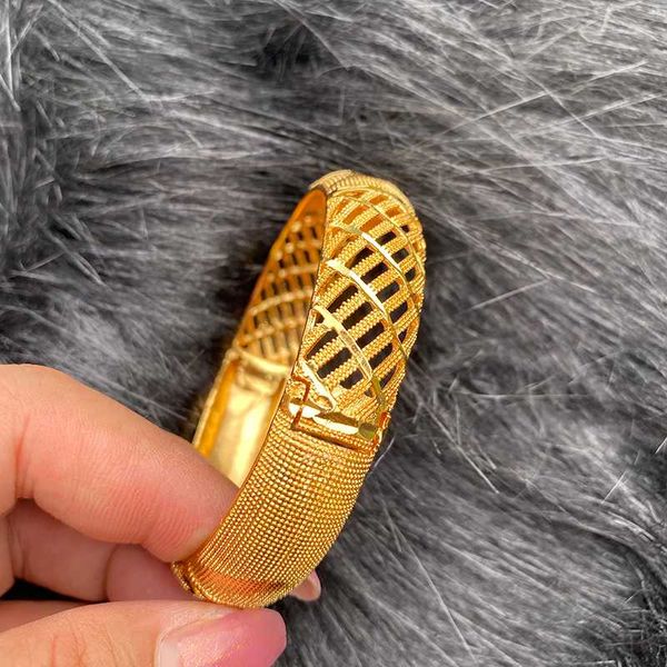 1pcs ethiopian gold bracelet& bangles for women/men gold color dubai bangles africa hand chain jewelry ethiopian/arab gift, Black
1pcs ethiopian gold bracelet& bangles for women/men gold color dubai bangles africa hand chain jewelry ethiopian/arab gift, Black