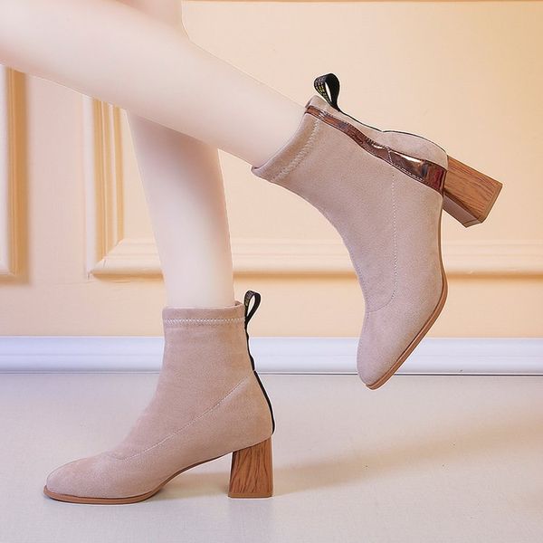 2020 winter new ladies round head shallow high heel boots women plus cotton comfortable elegant fashion suede boots, Black
2020 winter new ladies round head shallow high heel boots women plus cotton comfortable elegant fashion suede boots, Black