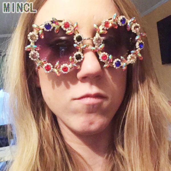 sunglasses mincl/ fashion round flower 2021 luxury pearl diamond woman hand made with box fml, White;black
sunglasses mincl/ fashion round flower 2021 luxury pearl diamond woman hand made with box fml, White;black