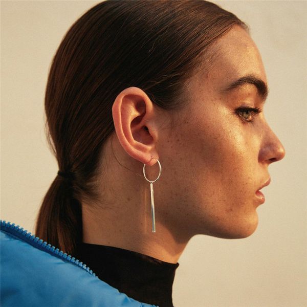 1pair minimalist long bar pendant hoop earrings for women personality gold metal color round circle earrings jewelry e309, Golden;silver 
1pair minimalist long bar pendant hoop earrings for women personality gold metal color round circle earrings jewelry e309, Golden;silver