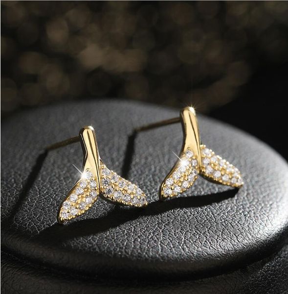 2020 new selling european and american style small mermaid tail personality versatile s925 sterling silver lady earrings 030, Golden;silver
2020 new selling european and american style small mermaid tail personality versatile s925 sterling silver lady earrings 030, Golden;silver