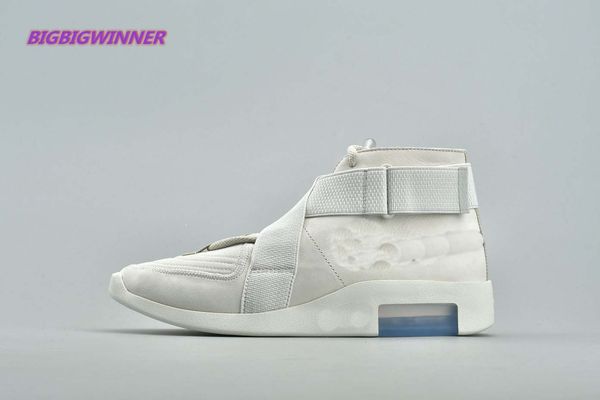 2020 new men basketball shoes lightweight sports shoes revolutionary authentic ready stock autumn
2020 new men basketball shoes lightweight sports shoes revolutionary authentic ready stock autumn