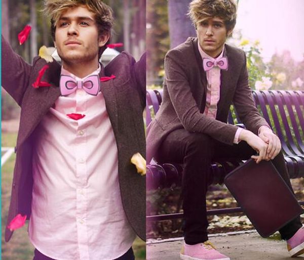 original design fashion print creative bow tie two color choice, Blue;purple
original design fashion print creative bow tie two color choice, Blue;purple