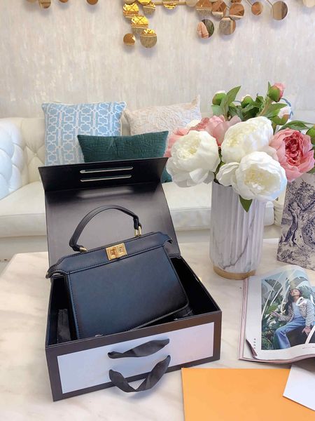 cross body classic style lady purse casual handbags fashion purse women bags pu leather handbags ladies shoulder tote female metis
cross body classic style lady purse casual handbags fashion purse women bags pu leather handbags ladies shoulder tote female metis