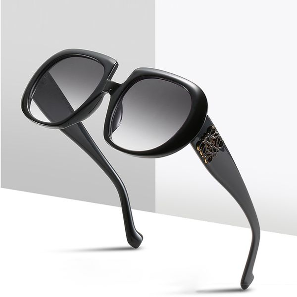 luxury round sunglasses woman oversized female glasses gradient fashion brand women sun glasses ladies 2020 retro vintage uv400, White;black
luxury round sunglasses woman oversized female glasses gradient fashion brand women sun glasses ladies 2020 retro vintage uv400, White;black