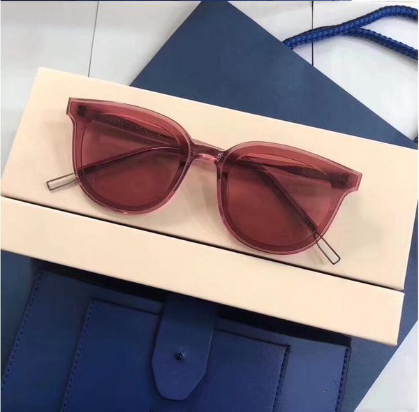 2020 fashion excellent quality style men's and women's style in a -fits-all fashion with no face shape and box bags, White;black
2020 fashion excellent quality style men's and women's style in a -fits-all fashion with no face shape and box bags, White;black