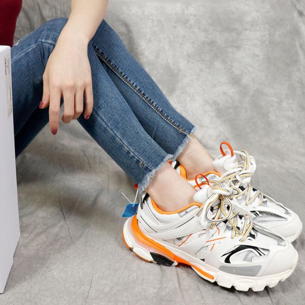 track white orange 542023w1gb19059 white orange womens trainers running shoes for mens basketball sneakers schoenen size 36-45, White;red
track white orange 542023w1gb19059 white orange womens trainers running shoes for mens basketball sneakers schoenen size 36-45, White;red