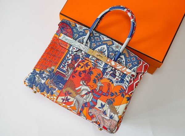 factory wholesale latest original graffiti design brand handbag, fully handmade with wax thread,fast delivery
factory wholesale latest original graffiti design brand handbag, fully handmade with wax thread,fast delivery