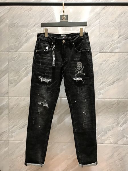2020 autumn and winter new men's hole-breaking fashion brand harlan stretch drilling tooling small feet denim trousers for men, Blue
2020 autumn and winter new men's hole-breaking fashion brand harlan stretch drilling tooling small feet denim trousers for men, Blue