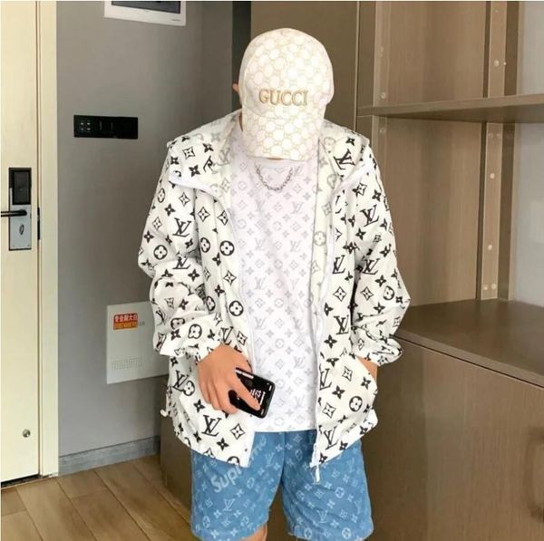 2020 men's social jacket spring and autumn quick hand web celebrity the same style couples all kinds of zipper hooded jacket men and wo, Black;brown
2020 men's social jacket spring and autumn quick hand web celebrity the same style couples all kinds of zipper hooded jacket men and wo, Black;brown