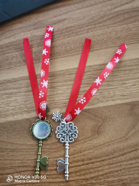 sublimation santa claus key christmas decorations with red snow rope heart transfer printing blank gifts printing area 20mm
sublimation santa claus key christmas decorations with red snow rope heart transfer printing blank gifts printing area 20mm