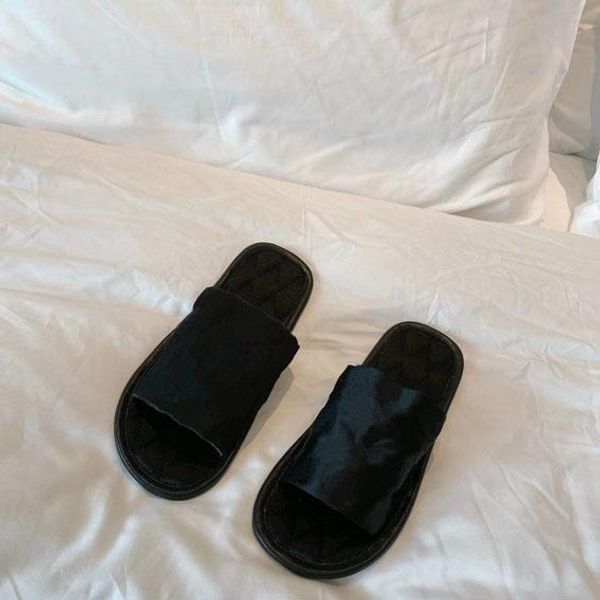 2020 new year classic luxury style women s slippers fashion sandal shoes flat slipper sole soft and comfortable, emjbroidery pattern decor, Black
2020 new year classic luxury style women s slippers fashion sandal shoes flat slipper sole soft and comfortable, emjbroidery pattern decor, Black