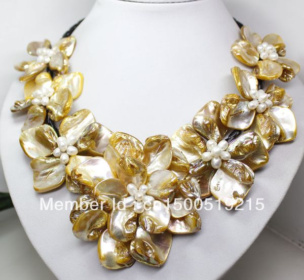 perfect gold yellow shell floral flower bloom & white cultured pearl necklace, Silver
perfect gold yellow shell floral flower bloom & white cultured pearl necklace, Silver