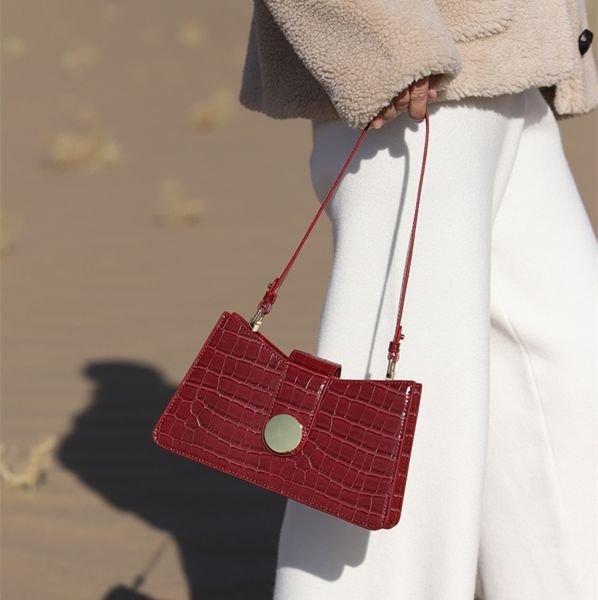 fashion crocodile pattern baguette bag solid hard handbag women bags for women 2020 new shoulder bag zipper hasp messenger bags
fashion crocodile pattern baguette bag solid hard handbag women bags for women 2020 new shoulder bag zipper hasp messenger bags