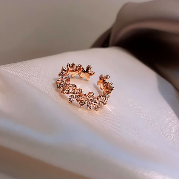 cluster rings korean design fashion jewelry exquisite copper inlaid zircon flower open ring simple and elegant women's daily wild, Golden;silver
cluster rings korean design fashion jewelry exquisite copper inlaid zircon flower open ring simple and elegant women's daily wild, Golden;silver