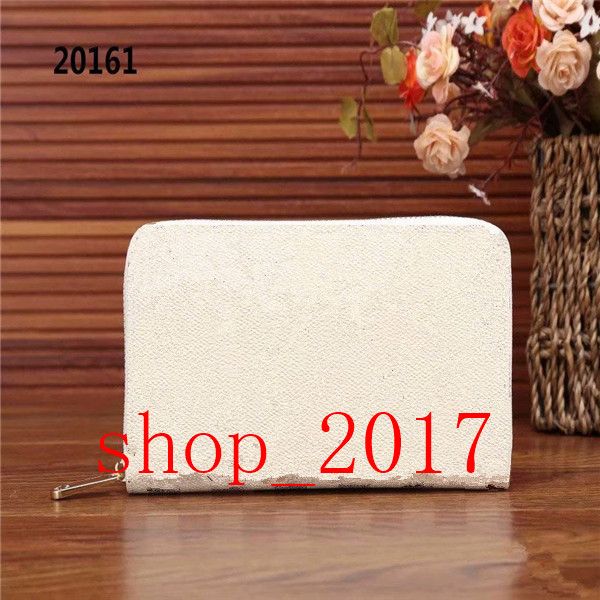xx 2020classic fashion women's bag handbag women's cross shoulder bag letter zipper purse card bag
xx 2020classic fashion women's bag handbag women's cross shoulder bag letter zipper purse card bag