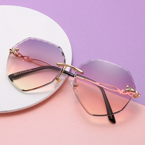 the new frameless cut-edge sunglasses, fashion irregular marine film ladies sunglasses, sunglass s013 beautiful fairy full, White;black
the new frameless cut-edge sunglasses, fashion irregular marine film ladies sunglasses, sunglass s013 beautiful fairy full, White;black
