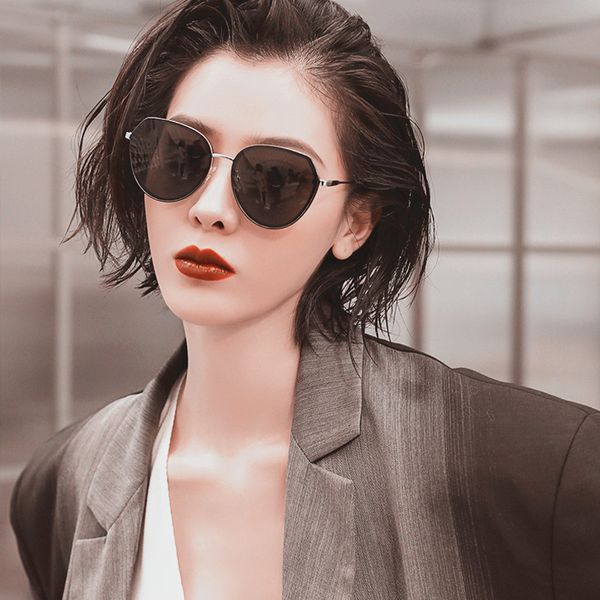 2020 luxury women sunglasses fashion classic vintage polarized brand designer driving shades uv women ins popular, White;black
2020 luxury women sunglasses fashion classic vintage polarized brand designer driving shades uv women ins popular, White;black