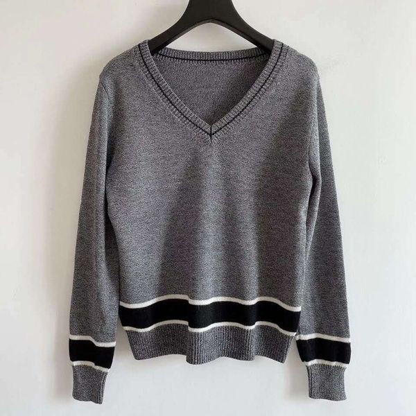 820 2020 autumn brand same style regular long sleeve v neck kint sweater black gray striped women clothes, White;black
820 2020 autumn brand same style regular long sleeve v neck kint sweater black gray striped women clothes, White;black