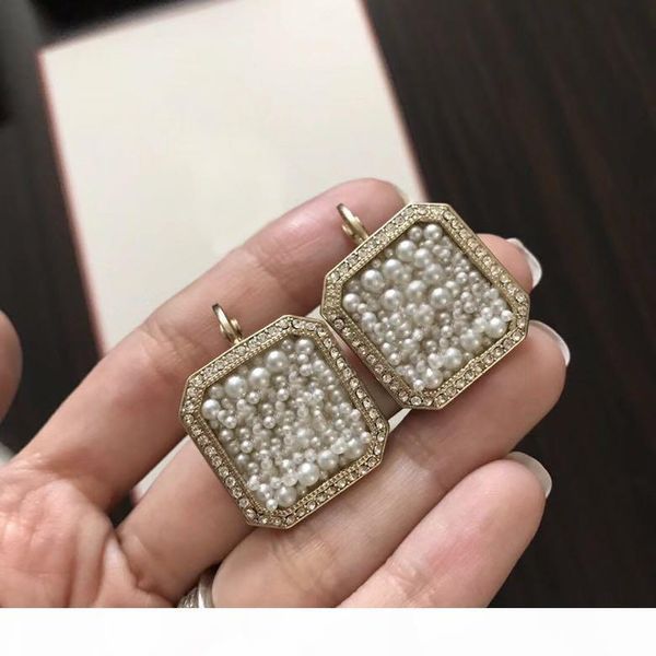популярная мода бренда high версия square pearl дизайнерские серьги для дизайна леди женщины партии wedding luxury jewelry для невесты с кор, Golden;silver
популярная мода бренда high версия square pearl дизайнерские серьги для дизайна леди женщины партии wedding luxury jewelry для невесты с кор, Golden;silver