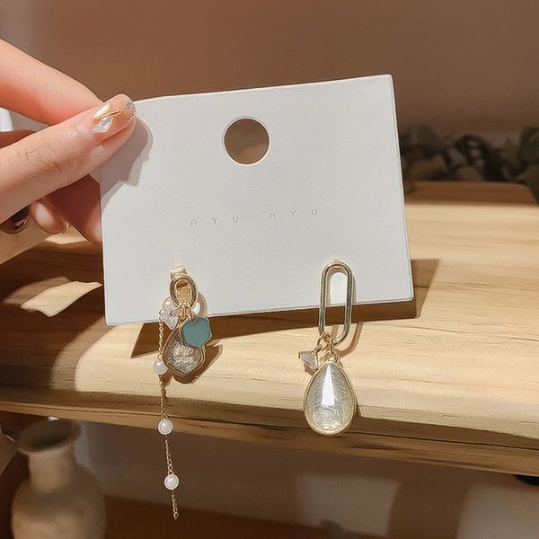 2020 new korean personality simple drop crystal pearl tassel asymmetry earrings fashion sweet girl women jewelry accessories, Silver
2020 new korean personality simple drop crystal pearl tassel asymmetry earrings fashion sweet girl women jewelry accessories, Silver