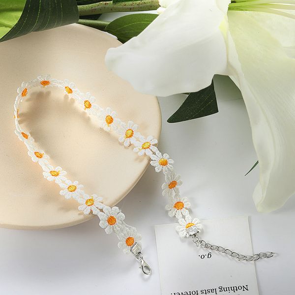 south korea's mori small fresh color matching daisy lace collar hand-woven girl sweet flowers short necklace, Golden;silver
south korea's mori small fresh color matching daisy lace collar hand-woven girl sweet flowers short necklace, Golden;silver