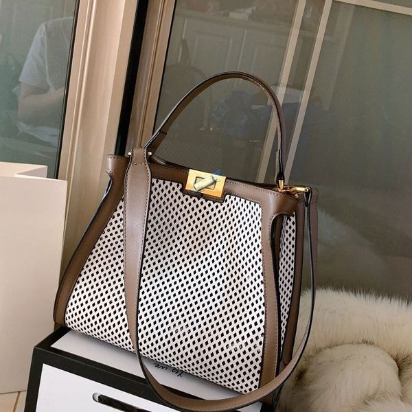 new-handbags tote bags hollowed out bag fashion high-capacity women shopping bags wide shoulder strap ing
new-handbags tote bags hollowed out bag fashion high-capacity women shopping bags wide shoulder strap ing