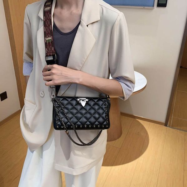 women luxury handbag new rivet bags for women 2020 wholesale purses and handbags luxury designer crossbody bag shoulder bag lock
women luxury handbag new rivet bags for women 2020 wholesale purses and handbags luxury designer crossbody bag shoulder bag lock