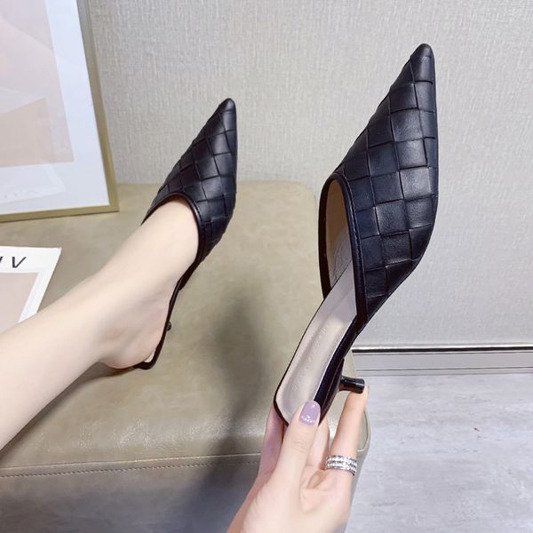 fashion pointed toe women slippers weave design thin low heels slip on black shoes outdoor causal slides slippers mules shoes
fashion pointed toe women slippers weave design thin low heels slip on black shoes outdoor causal slides slippers mules shoes