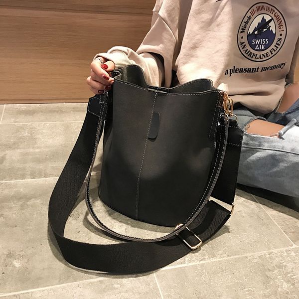 2020 simple handbags lapshoulder bag sets matte fabric retro bag
2020 simple handbags lapshoulder bag sets matte fabric retro bag