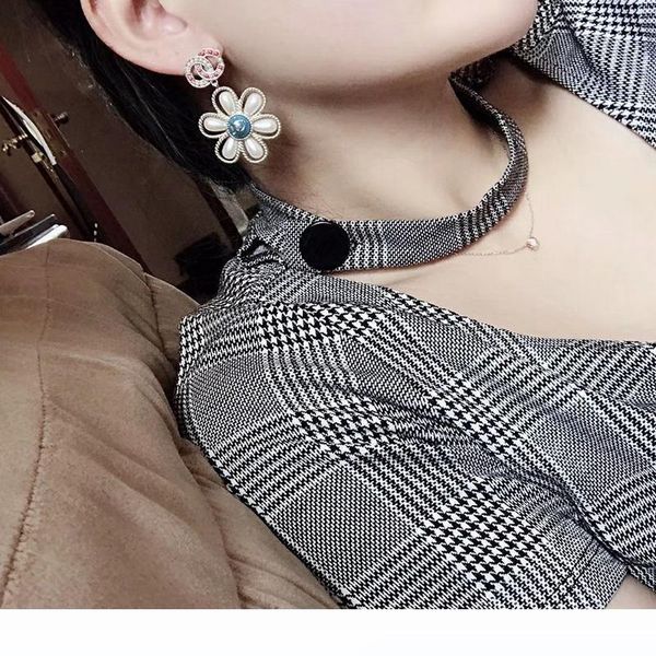 c1658 high-end small daisy earrings in 2020 trendy style letters french korean style colorful exquisite flower eardrop, Golden;silver
c1658 high-end small daisy earrings in 2020 trendy style letters french korean style colorful exquisite flower eardrop, Golden;silver