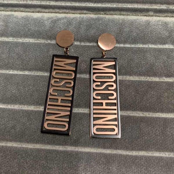 new classic vogue letter big size earring rose gold color classic ear stud for women lady girl lady jewelry wholesale price, Golden;silver
new classic vogue letter big size earring rose gold color classic ear stud for women lady girl lady jewelry wholesale price, Golden;silver