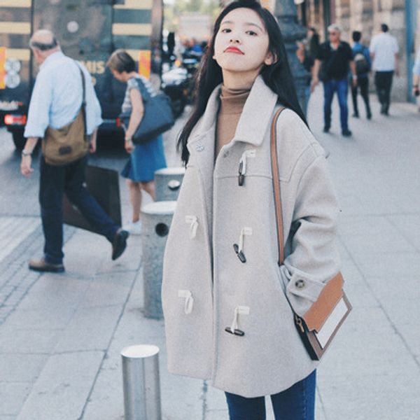 autumn and winter european new women horn button single breasted loose woolen coat fashion streetwear 2020, Black
autumn and winter european new women horn button single breasted loose woolen coat fashion streetwear 2020, Black
