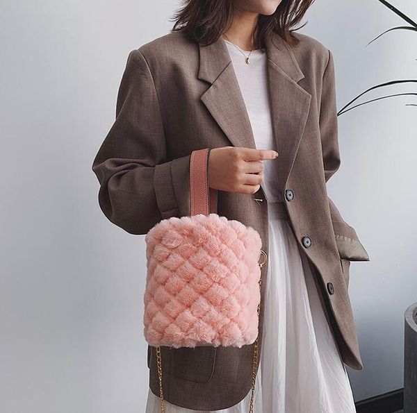 ringer цепи ковша сумка плечо девушки crossbody женщина плюшевые сумки lady mini сумка осень зима сумка 
ringer цепи ковша сумка плечо девушки crossbody женщина плюшевые сумки lady mini сумка осень зима сумка