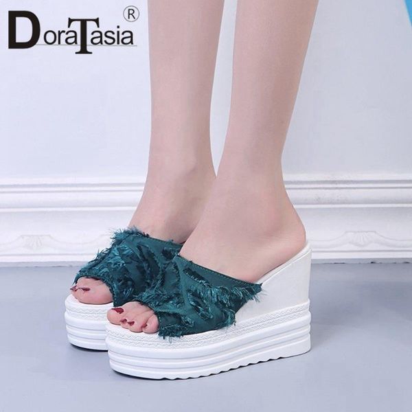 doratasia elegant girl solid platform slippers summer leisure consise slippers women outdoor wedges platform shoes woman, Black
doratasia elegant girl solid platform slippers summer leisure consise slippers women outdoor wedges platform shoes woman, Black
