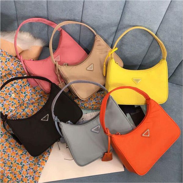 оригинальный стиль 20ss новые женщины re-edition 2000 tote нейлоновая кожаная сумка роскошная женская цепная сумка сумка brossbody сумка сум
оригинальный стиль 20ss новые женщины re-edition 2000 tote нейлоновая кожаная сумка роскошная женская цепная сумка сумка brossbody сумка сум