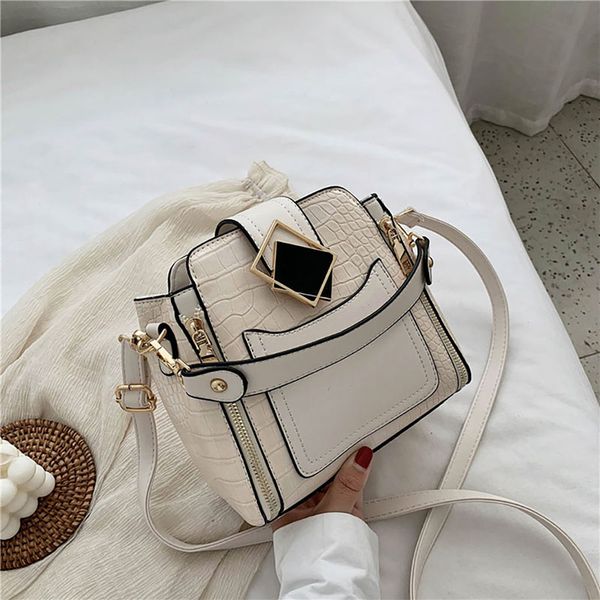 large-capacity retro fashion pu leather stone pattern crossbody bags for women 2020 square button design shoulder handbags
large-capacity retro fashion pu leather stone pattern crossbody bags for women 2020 square button design shoulder handbags