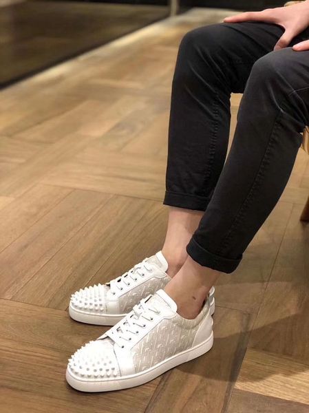low cut red bottom green graffiti leather sports shoes men casual flats loafers gold rivets black toecap runway outdoor sneakers eu 35-46
low cut red bottom green graffiti leather sports shoes men casual flats loafers gold rivets black toecap runway outdoor sneakers eu 35-46