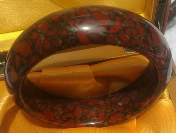 Bracelets Royal China jade, Mohs hardness of 6, contains only copper and iron useful substances. Bracelet No. C25 with an inner diameter of
Bracelets Royal China jade, Mohs hardness of 6, contains only copper and iron useful substances. Bracelet No. C25 with an inner diameter of