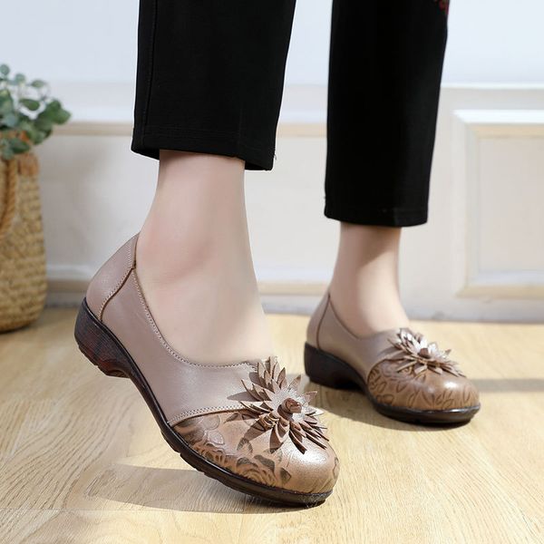 2020 new vintage footwear women flat shoes genuine leather flats flower shoes ladies slip on loafers handmade moccasins, Black
2020 new vintage footwear women flat shoes genuine leather flats flower shoes ladies slip on loafers handmade moccasins, Black