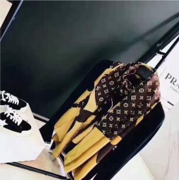 2020 selling high-end scarf designers silk scarf fashion lady spring and summer new printed scarf 180*90cm, Blue;gray
2020 selling high-end scarf designers silk scarf fashion lady spring and summer new printed scarf 180*90cm, Blue;gray