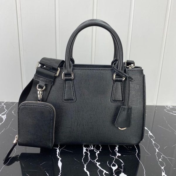 designer handbags killer bag ladies shoulder bags men s bag three and one style design fashion leather material bag
designer handbags killer bag ladies shoulder bags men s bag three and one style design fashion leather material bag