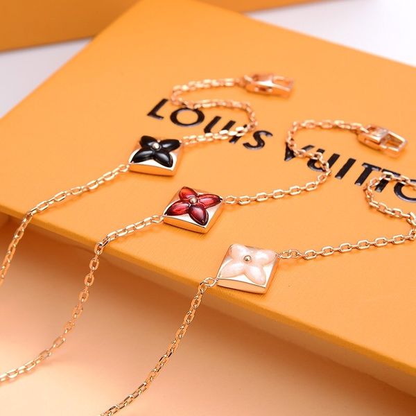 fashion jewelry sets lady 316l titanium steel four leaf flower v letter 18k plated gold double deck necklaces bracelet with box r8
fashion jewelry sets lady 316l titanium steel four leaf flower v letter 18k plated gold double deck necklaces bracelet with box r8